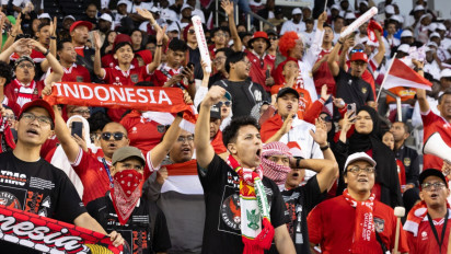 Dari Seragam PNS Sampai Jaket Ojol, Cara Suporter Indonesia Perkenalkan Budaya Lewat Piala Asia U-23