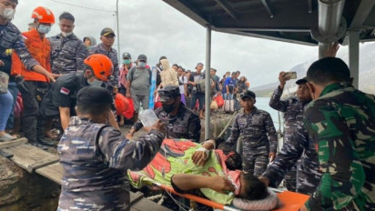 KRI Kakap-811 Evakuasi 488 Warga Terdampak Erupsi Gunung Ruang