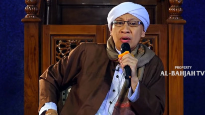 Benarkah Pakai Sajadah Termasuk Syarat Sah Shalat? Kata Buya Yahya Begini...