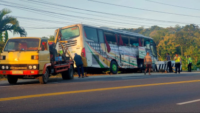 Adu Banteng Bus dan Truk di Jalan Yogya-Wates Kulon Progo, 2 Penumpang Tewas, 10 Luka Ringan