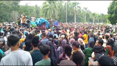 Ribuan Warga Demo di Kantor Bupati Konsel, Buntut Penundaan Pelantikan 96 Kades