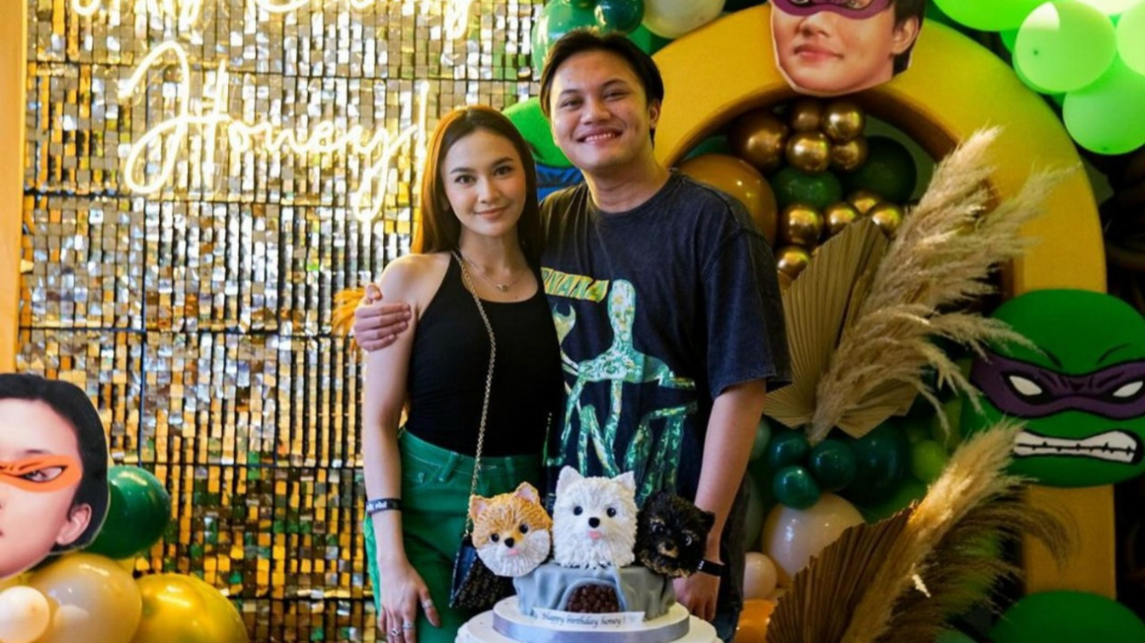 Ketua MUI Respons Rencana Pernikahan Rizky Febian dan Mahalini, Bagaimana Hukum dan Hadits Nikah Beda Agama?
            - galeri foto