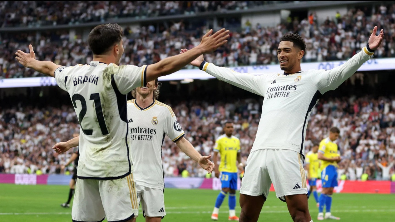 Liga Spanyol: Real Madrid Semakin Dekat Raih Gelar Juara usai Kalahkan Cadiz 3-0
            - galeri foto