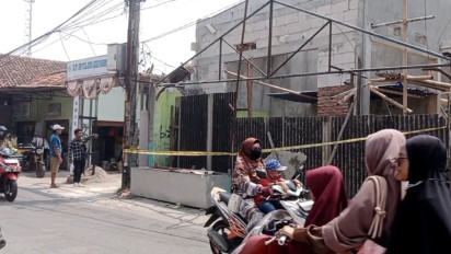 Tersengat Listrik Tegangan Tinggi, Pekerja Bangunan di Bekasi Tewas Terjatuh dari Atap Ruko