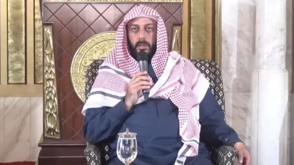 Tolong Luangkan Waktu 5 Menit Saja, Baca Dzikir ini Dulu Setelah Anda Shalat Tahajud kata Syekh Ali Jaber agar Rezeki Mengalir Deras