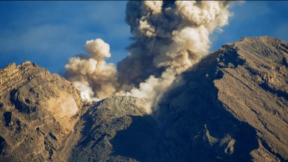 Erupsi Lagi, Gunung Semeru Semburkan Abu Tebal Setinggi 700 Meter