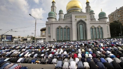 Heboh Umat Islam di Kota Monfalcone Italia Dilarang Salat, Perjuangan Hindari Diskriminasi Aturan Pembatasan Ibadah