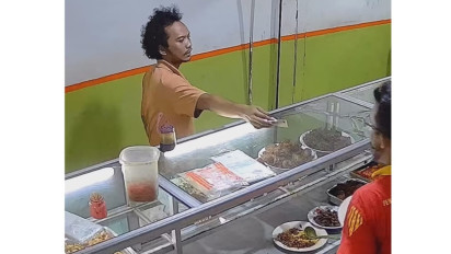Viral! Pria Kribo Makan Rp35 Ribu Bayar Rp10 Ribu di Warteg Tanah Abang, Kini Melempem Usai Diringkus Polisi