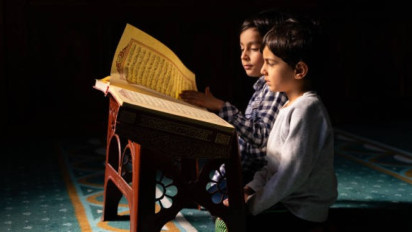 Bacaan Al-Qur'an Surat Al-Isra Ayat 6-10 Lengkap Tulisan Arab, Latin, dan Artinya