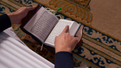 Bacaan Al-Qur'an Surat Al-Isra Ayat 21-25 Lengkap Tulisan Arab, Latin, dan Artinya