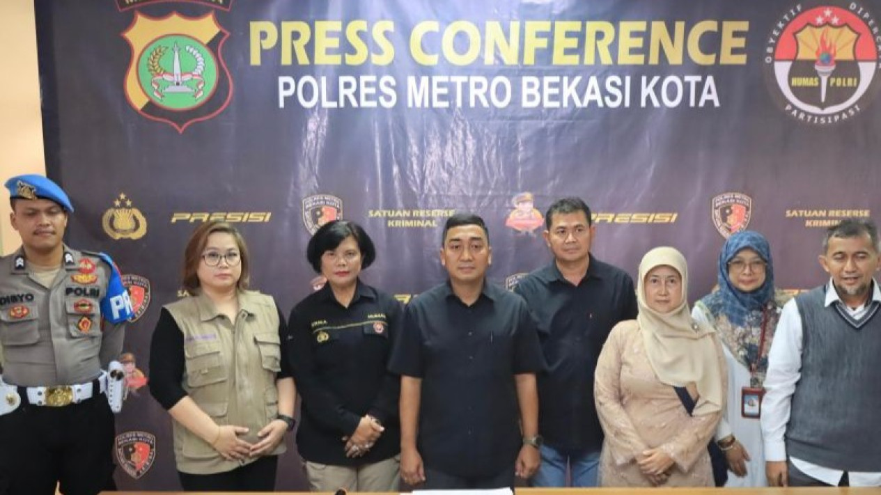 Mengerikan, Ibu-ibu Muda Ini Tusuk Anak Kandung Hingga Tewas di Bekasi, Pelaku Lakukan Hal Ini Saat Berada di Sel Tahanan
            - galeri foto