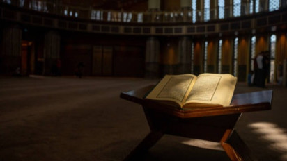 Bacaan Al-Qur'an Surat Al-Isra Ayat 56-60 Lengkap Tulisan Arab, Latin, dan Artinya