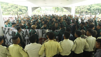 Ratusan Mahasiswa USU Demo Rektor Gara-Gara Uang Kuliah Tunggal Naik, Mahasiswa: Saya Buka Saja Aib Saya, Saya Coba Download Aplikasi Pinjol Demi Kuliah