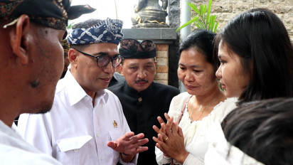 Menteri Perhubungan Budi Karya Sumadi Melayat ke Rumah Duka Mahasiswa STIP