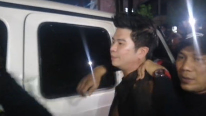 Diduga Mabuk Saat Mengemudi, Mercy Tabrak 2 Mobil dan Pengendara Sepeda Motor hingga Kritis