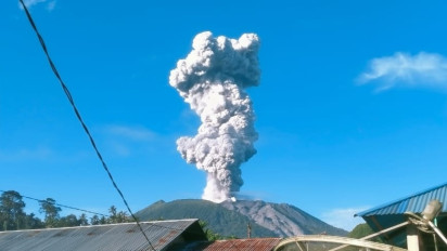 Aktifitas Meningkat, Gunung Ibu Naik Level III Siaga