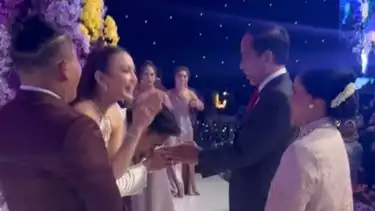 Momen Presiden Jokowi dan Iriana menyalami Mahalini dan Rizky Febian