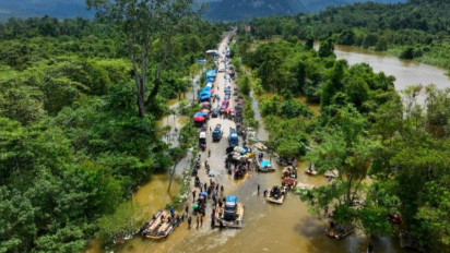 Heboh! 300 Kendaraan Terjebak Akibat Banjir Bandang Sungai Lalindu