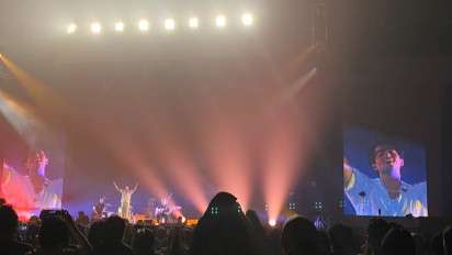 Buka Konser Niall Horan Jakarta, Elijah Woods Kejutkan Penonton dengan Lagu Taylor Swift