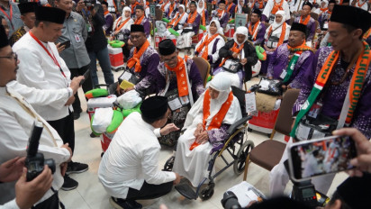 Jemaah Haji Kloter Satu asal Bojonegoro Diberangkatkan ke Tanah Suci, Pj Gubernur Minta Jemaah Jaga Kesehatan