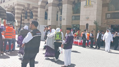 Jemaah Haji Indonesia Kloter Pertama Tiba di Madinah