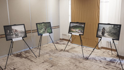 Foto-foto Perempuan Tangguh Karya Jurnalis Perempuan di Indonesia Dipamerkan di Surabaya, dalam Tajuk "We Work Too"