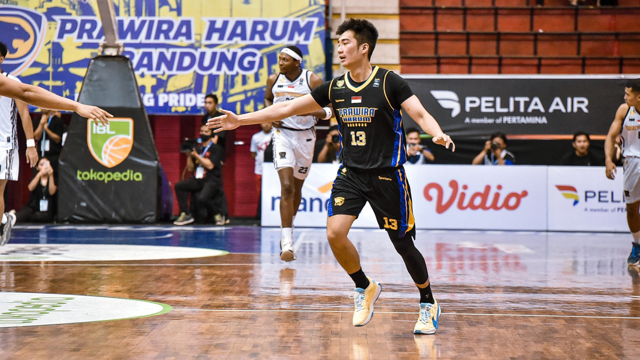 Prawira Harum Bandung Menang Telak Atas Bima Perkasa Jogja
            - galeri foto