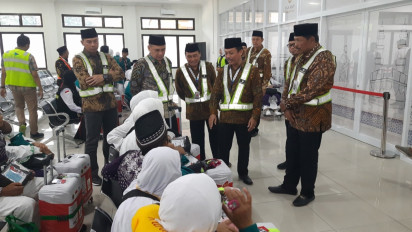 Jemaah Calon Haji Kloter 1 Embarkasi Solo Diberangkatkan Ke Arab Saudi