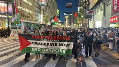 Ratusan Warga di Jepang Ikuti “The Intifada March” Kagetkan Pengunjung di Pusat Belanja Shibuya