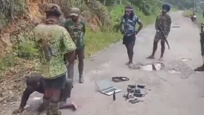 Video Perlakuan Kejam OPM Siksa Kepala Kampung yang Setia Melayani Masyarakat Intan Jaya Viral di Media Sosial, Ini Kata Kapuspen