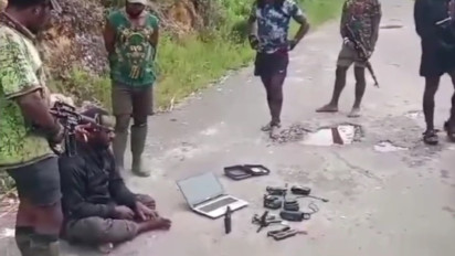 Viral Beredar Momen Kejam OPM Siksa Kepala Kampung di Intan Jaya, Kapuspen Ungkap Alasannya