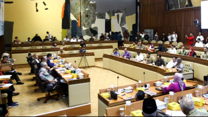 Bahas Rancangan PKPU Pilkada 2024 di DPR, KPU Batasi 600 Pemilih Per TPS