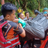 Diduga Korban Banjir Bandang, Tiga Mayat Ditemukan Mengambang di Batang Ombilin dan Sungai Batang Kuantan