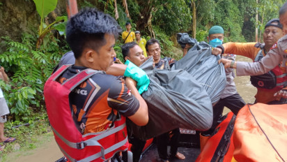 Diduga Korban Banjir Bandang, Tiga Mayat Ditemukan Mengambang di Batang Ombilin dan Sungai Batang Kuantan