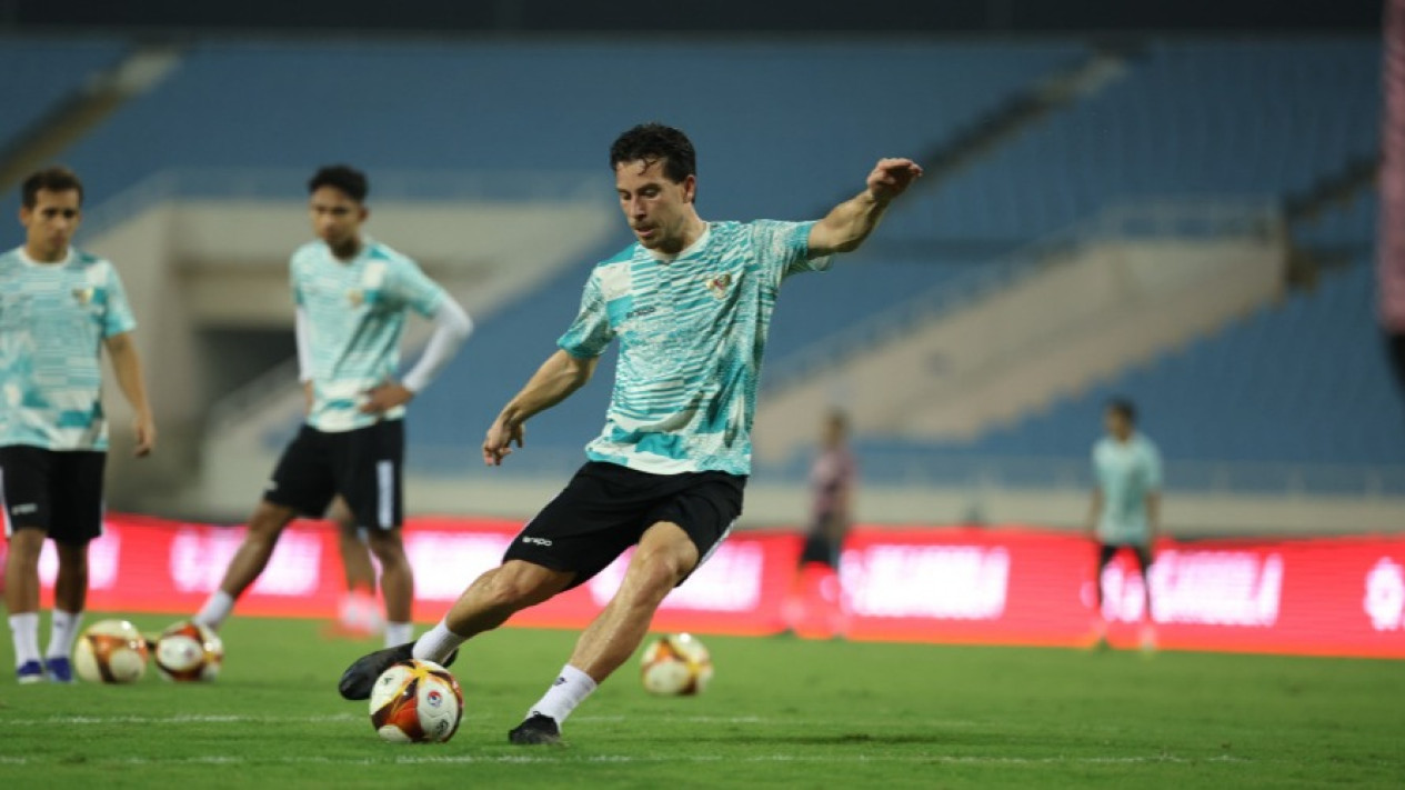 Thom Haye Hanya Bisa Jadi Pelapis Ketiga, Como Tak Hanya Ingin Numpang Eksis di Serie A
            - galeri foto