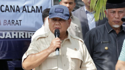 Usai dari Qatar, Prabowo Subianto Bertolak ke Sumbar dan Serahkan Bantuan