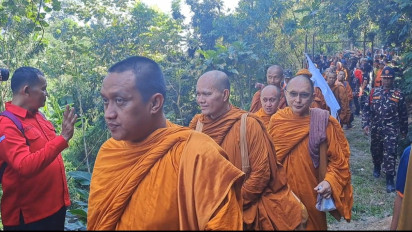 43 Bhikkhu Thudong Jalan Kaki dari Semarang ke Borobudur untuk Peringati Waisak