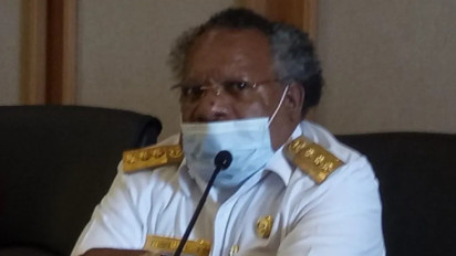 Eltinus Omaleng Masih Berkantor Pasca Divonis MA Bersalah, KPK dan Kemendagri Dikritik