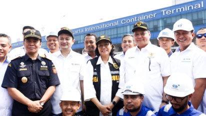 Datangi Pelabuhan Tanjung Priok, Airlangga dan Sri Mulyani Bebaskan 17 Ribu Kontainer Barang Impor yang Tertahan