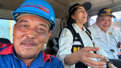 Momen Sri Mulyani dan Airlangga Hartarto Bikin Sopir Truk Kontainer Grogi Disanding 2 Menteri, Menkeu: Menyala Abangku