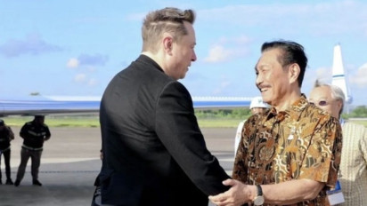 Dijemput Luhut, Elon Musk Tiba di Bandara I Gusti Ngurah Rai Bali untuk Resmikan Starlink