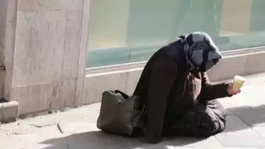 Ilustrasi pengemis yang sedang meminta sedekah