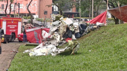 KNKT Evakuasi Bangkai dan Puing PesawatTecnam P2006T Yang Jatuh di BSD ke Bandara Pondok Cabe Untuk Proses Investigasi