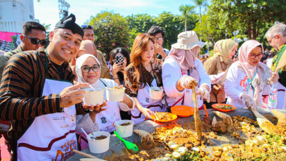 Kemeriahan Festival Rujak Uleg 2024 Sambut Hari Jadi Kota Surabaya, Simbol Kebersamaan Warga Surabaya