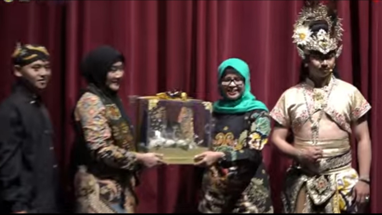 Festival Kresnayana di Cak Durasim Surabaya, Diramaikan Pesta Jenang dan Jajanan Khas Blitar, Produk UMKM Lokal
            - galeri foto