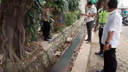 Geger Penemuan Mayat Wanita Muda dalam Selokan Dekat Stasiun Bekasi, Polisi: Ada Luka di Kepala Korban
