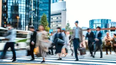 Ilustrasi kebiasaan orang Korea Selatan, China dan Jepang yang membuat mereka tetap sehat yaitu jalan kaki