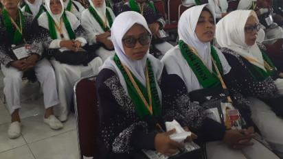 Gantikan Sang Ayah yang Meninggal Dunia, Aprilia Wulandari Berangkat ke Tanah Suci dan Jadi Jemaah Calon Haji Termuda