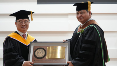 Airlangga Hartarto Raih Gelar Doktor Honoris Causa dari Gyeongsang National University, Ini Sumbangsih hingga Orasi Menko Perekonomian RI di Korea Selatan