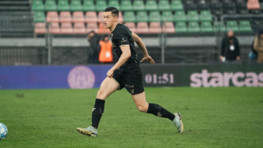 Amukan Jay Idzes saat Venezia FC Raih Kemenangan dan Selangkah Lagi Promosi Liga Italia, Bintang Timnas Indonesia Itu Sampai Dihukum Wasit